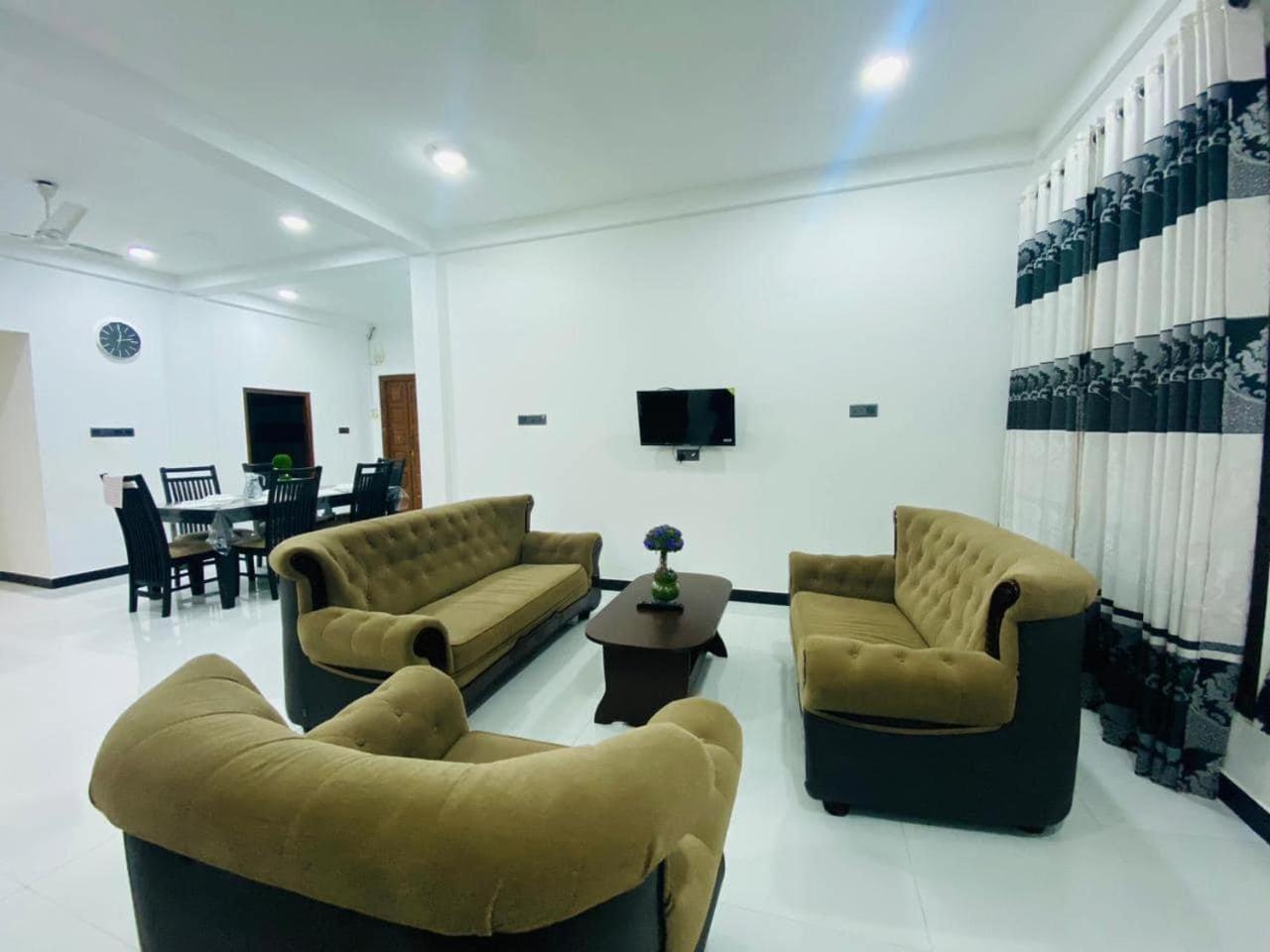 Lalitha Holiday Inn Jaffna Exterior foto