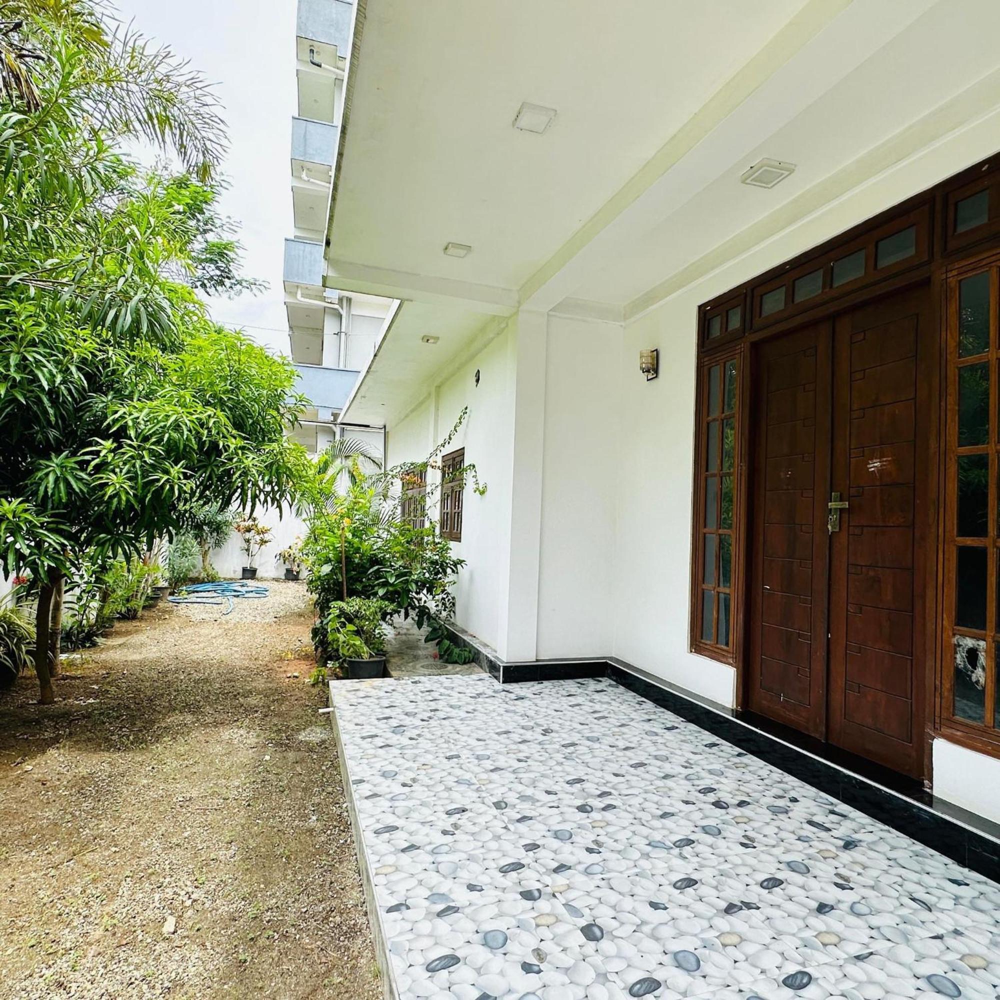 Lalitha Holiday Inn Jaffna Exterior foto
